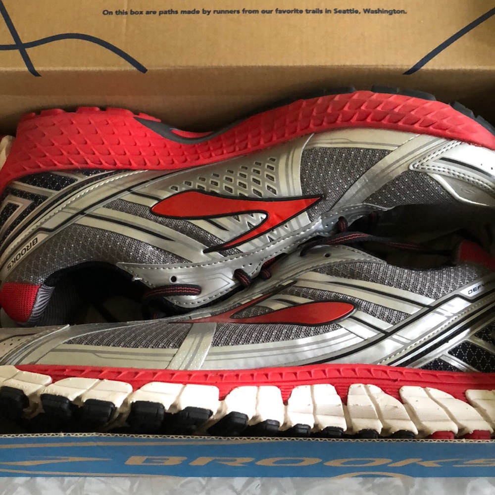 Brooks defiance size 13 men’s.